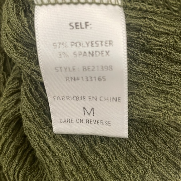 Everleigh olive green blouse Ruffle Tie Neck Size M PTP 19” length 25” - Picture 4 of 6